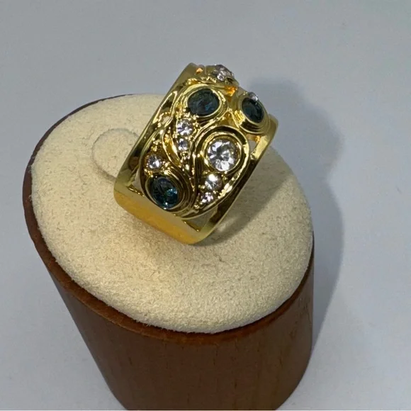 14k Blue Topaz Band - Picture 9 of 10